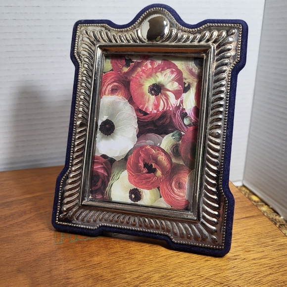 Vintage Elegance Silver Plate Ornate Picture Frame - Picture 2 of 14